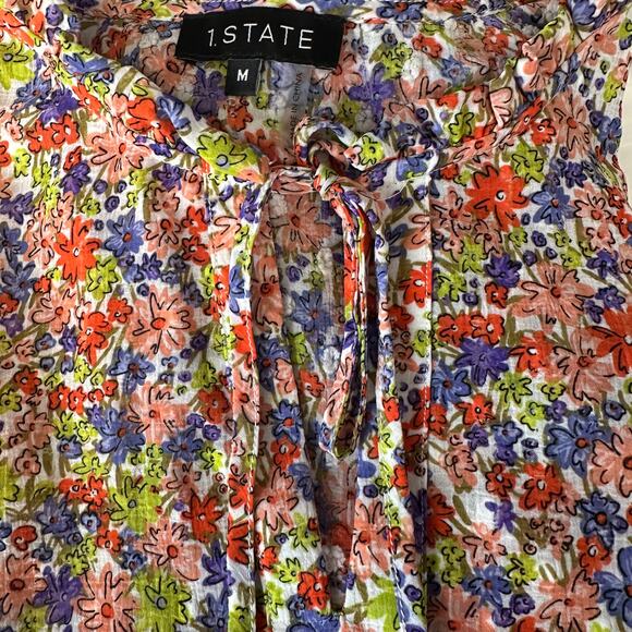 1.State Ruffled Top Sz M Carmine Rose Multicolor Floral Flutter Sleeve Tie Neck - Picture 4 of 10